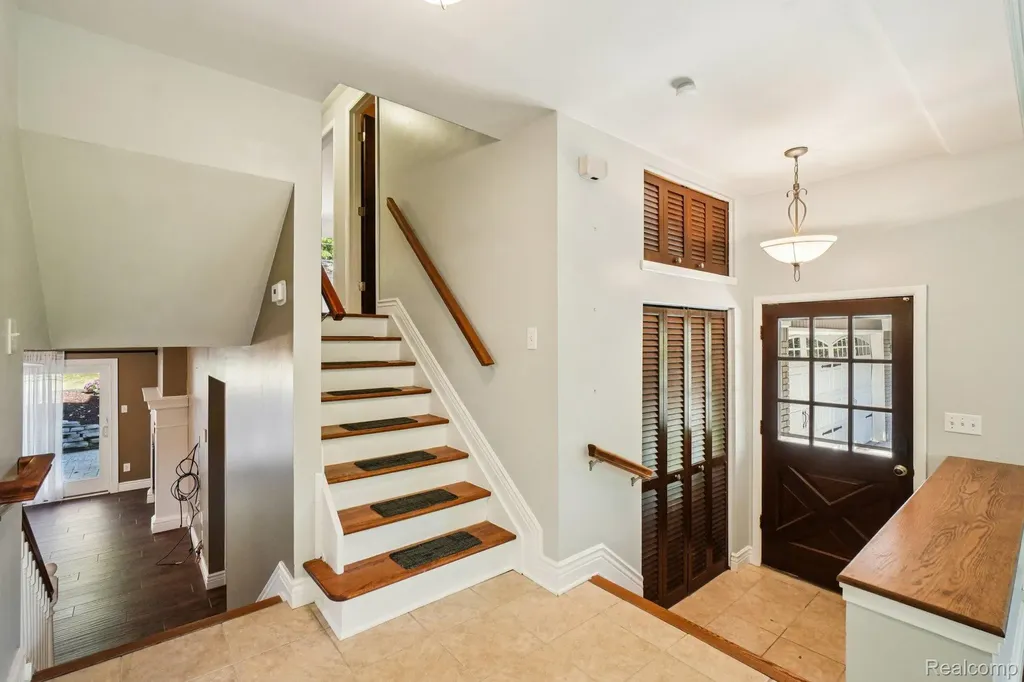1424 Fairway Drive Birmingham City MI 48009