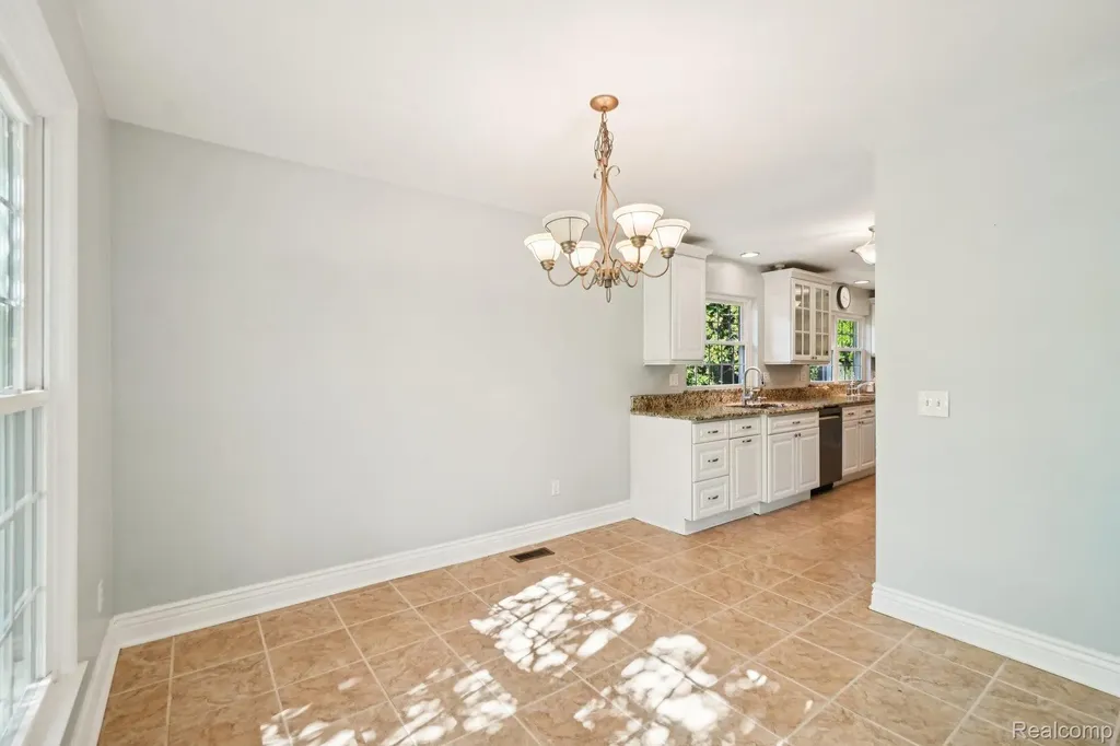 1424 Fairway Drive Birmingham City MI 48009