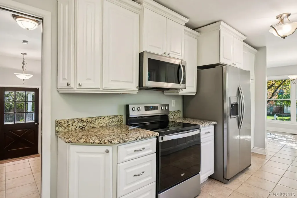 1424 Fairway Drive Birmingham City MI 48009