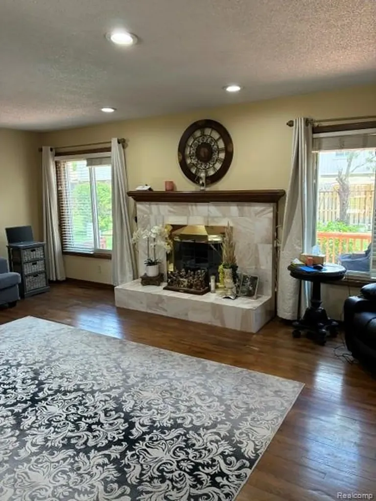 35616 Drake Drive Sterling Heights City MI 48310