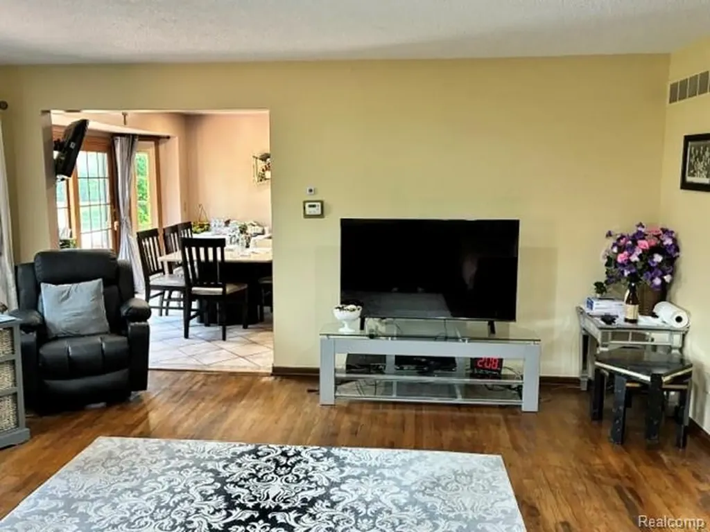35616 Drake Drive Sterling Heights City MI 48310