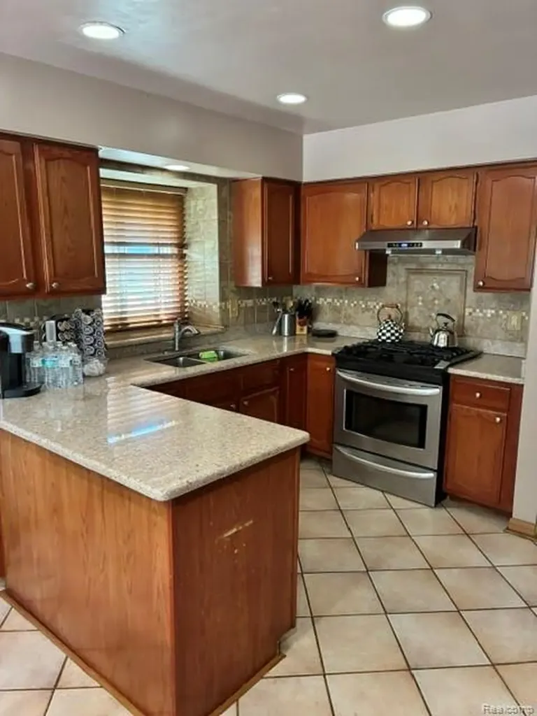 35616 Drake Drive Sterling Heights City MI 48310