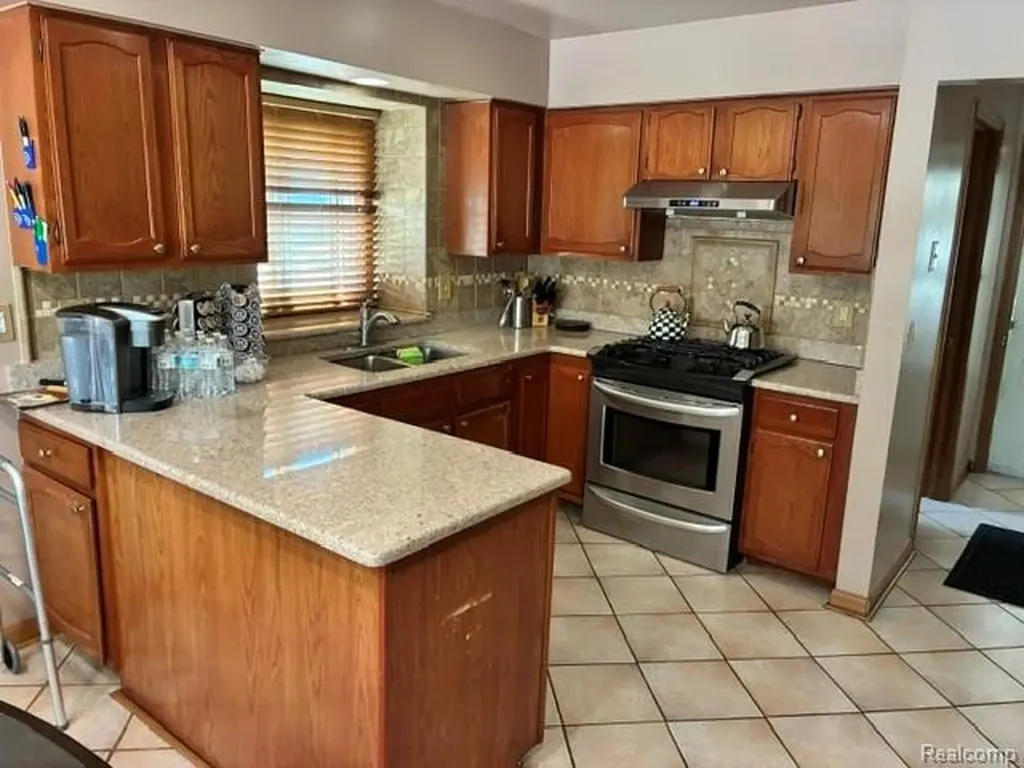 35616 Drake Drive Sterling Heights City MI 48310