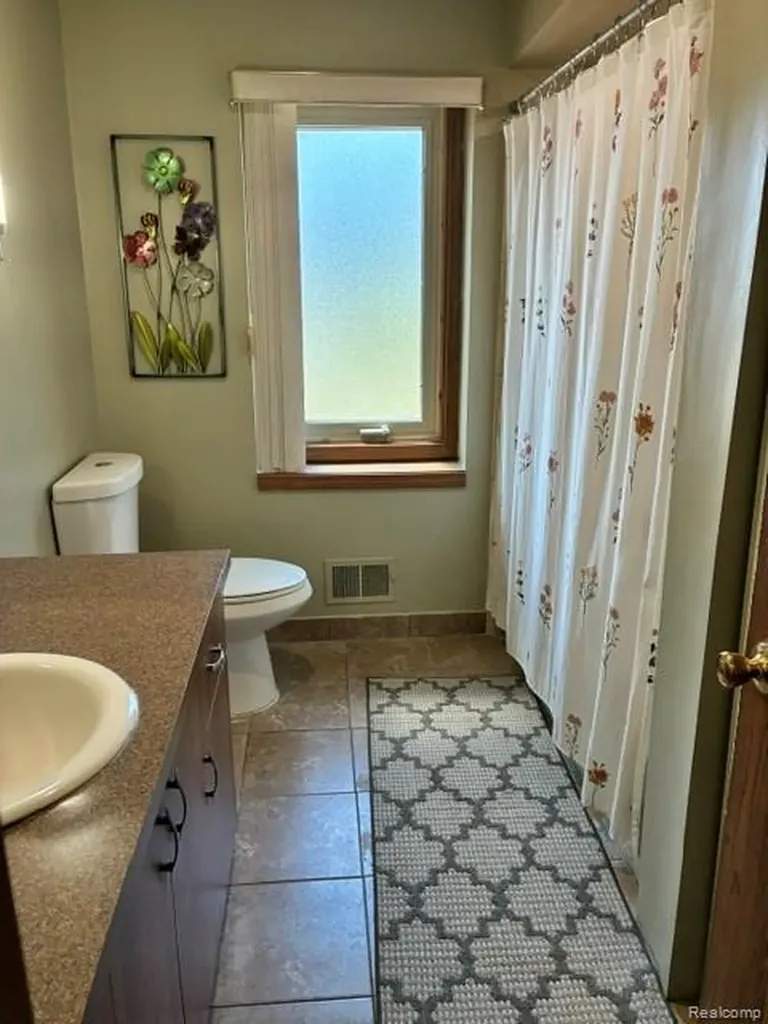 35616 Drake Drive Sterling Heights City MI 48310