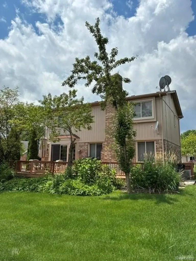 35616 Drake Drive Sterling Heights City MI 48310