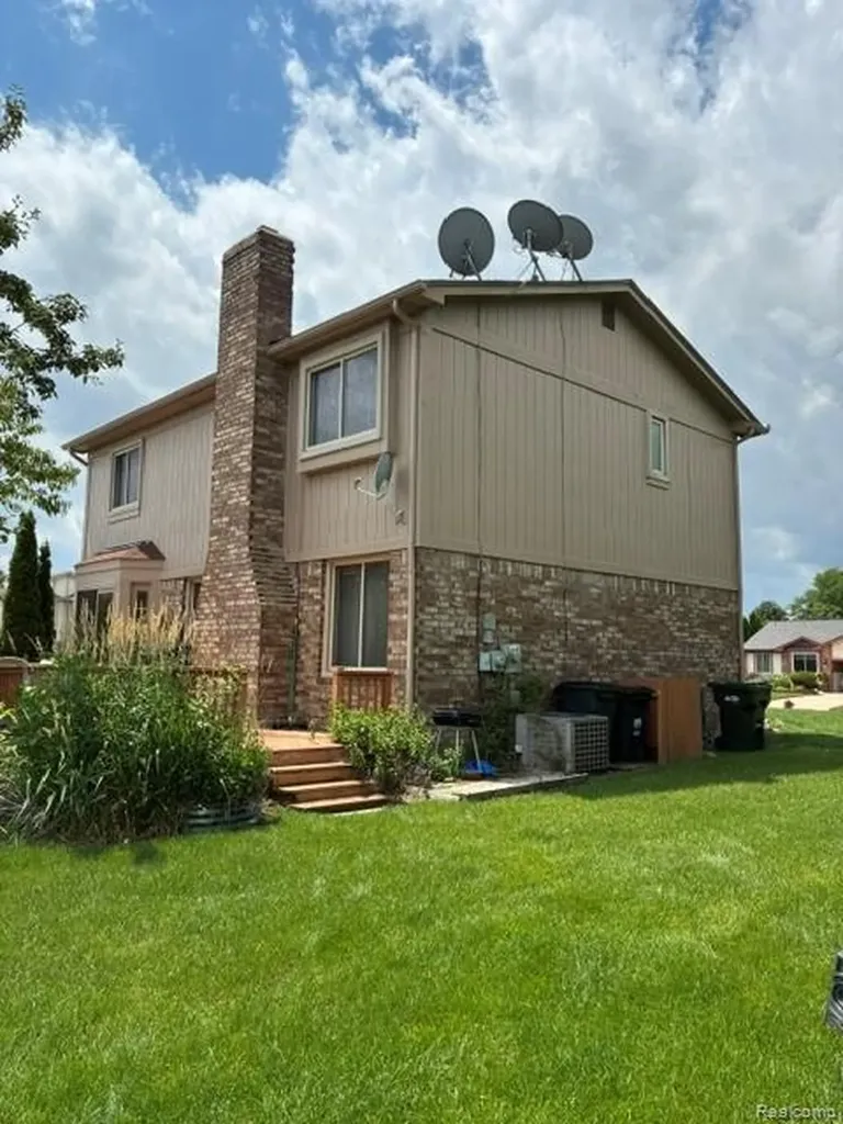 35616 Drake Drive Sterling Heights City MI 48310