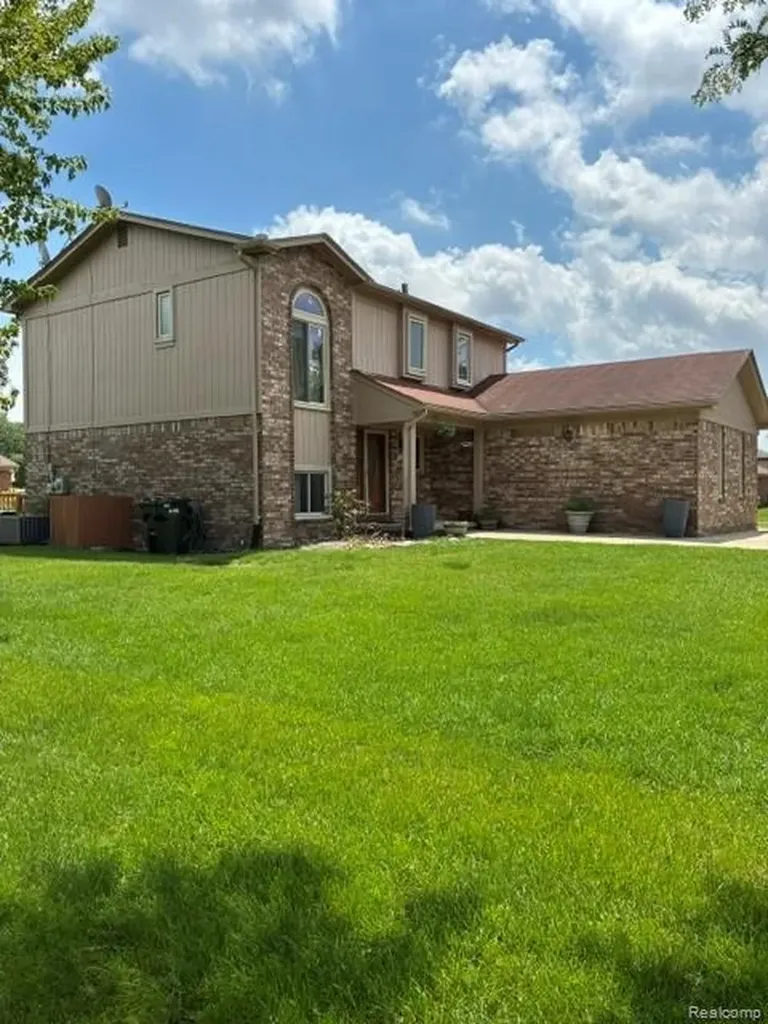 35616 Drake Drive Sterling Heights City MI 48310