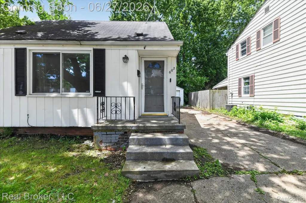 602 S Meade Street Flint City MI 48503
