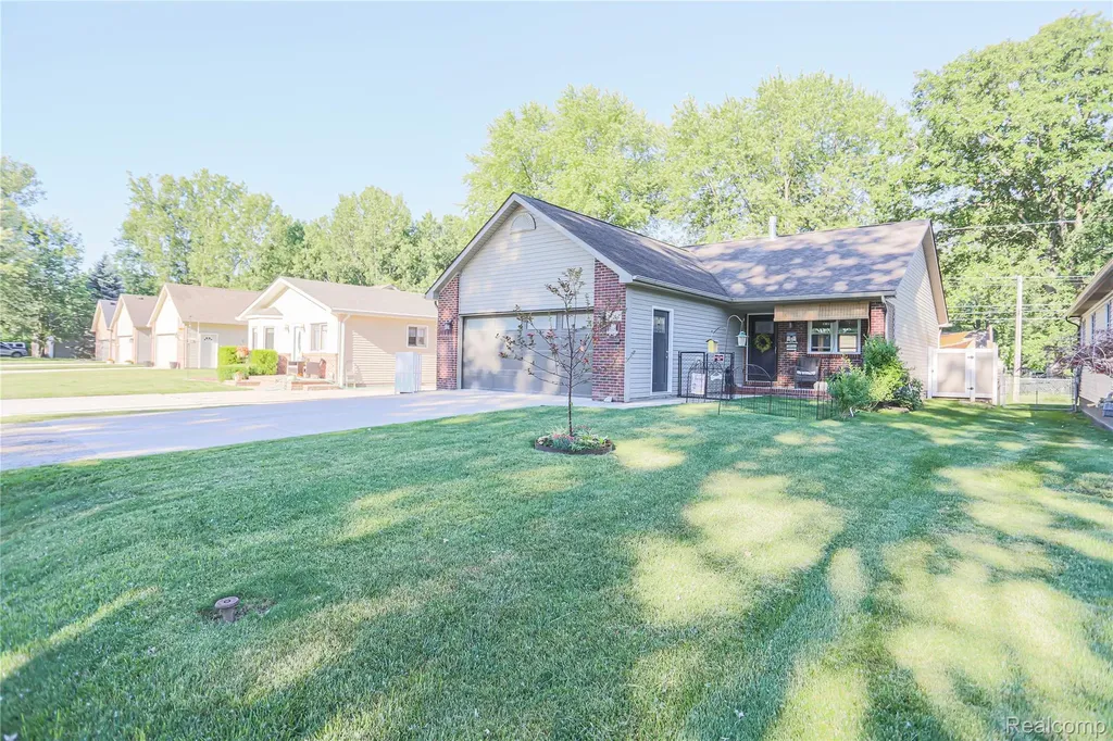 39567 Macomber Street Harrison Charter Township MI 48045