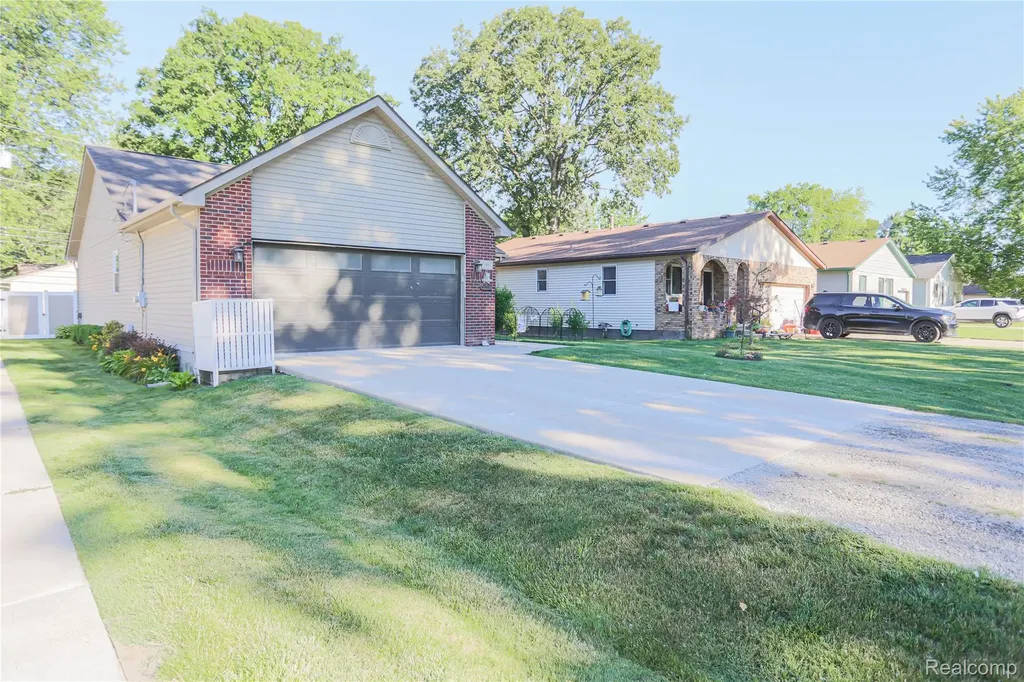 39567 Macomber Street Harrison Charter Township MI 48045