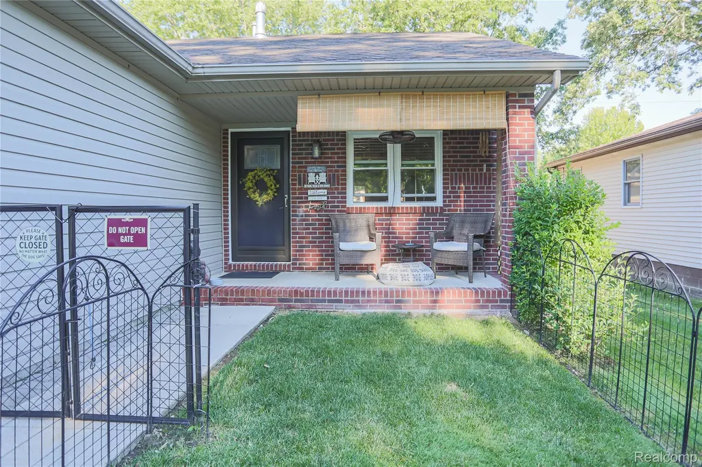 39567 Macomber Street Harrison Charter Township MI 48045