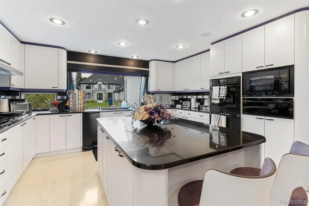 3802 Columbia Drive Bloomfield Hills City MI 48302