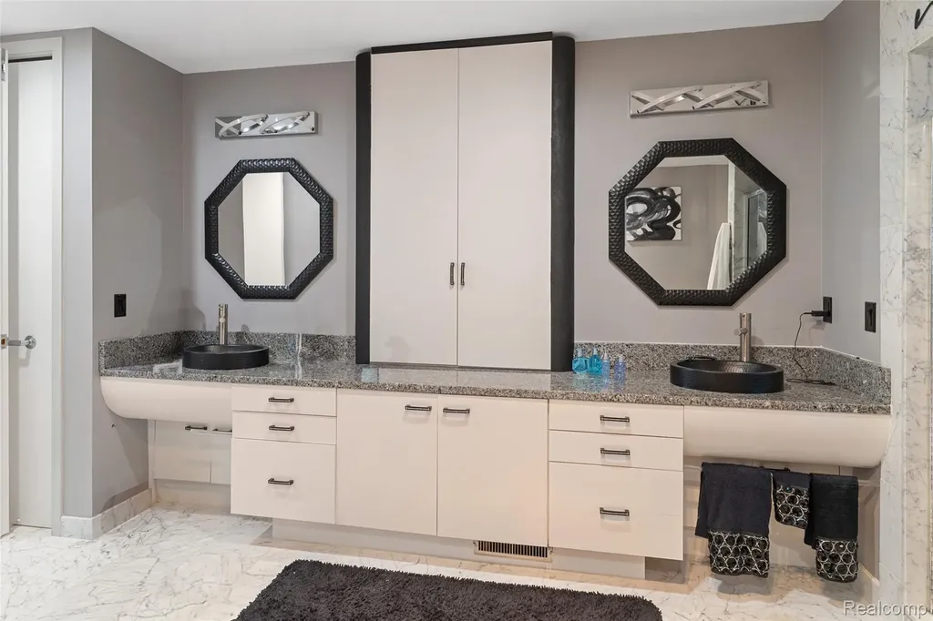 3802 Columbia Drive Bloomfield Hills City MI 48302