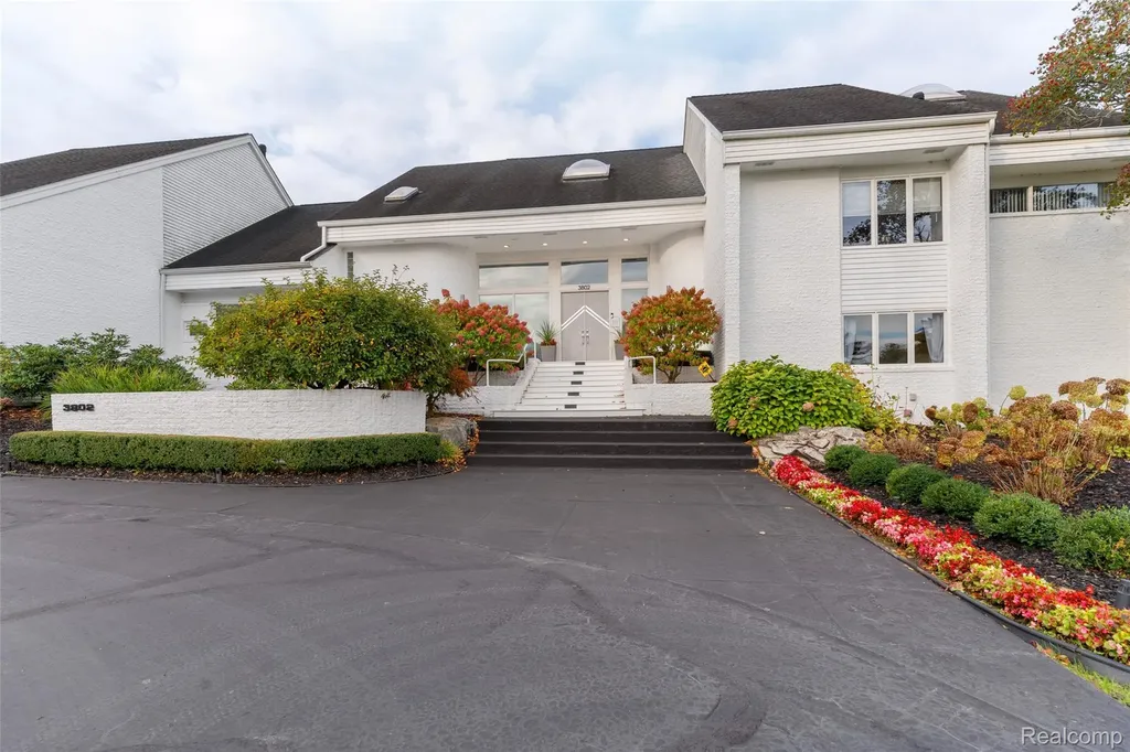 3802 Columbia Drive Bloomfield Hills City MI 48302