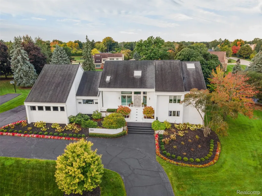 3802 Columbia Drive Bloomfield Hills City MI 48302