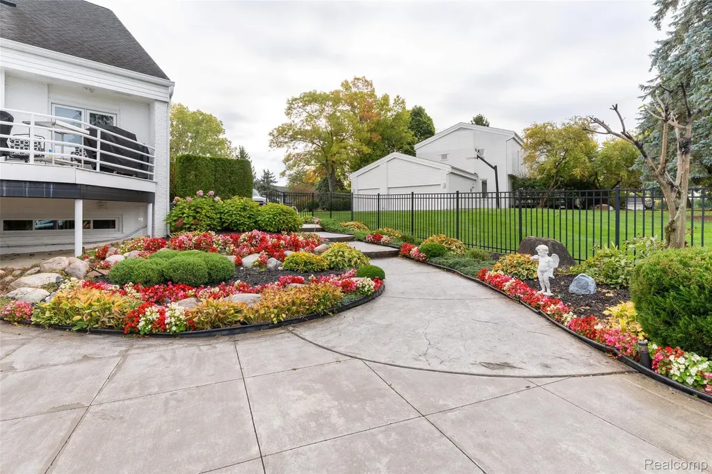 3802 Columbia Drive Bloomfield Hills City MI 48302