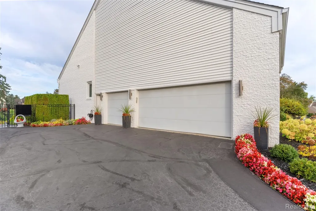 3802 Columbia Drive Bloomfield Hills City MI 48302