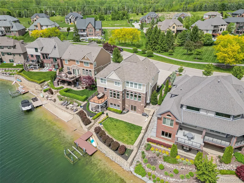8439 Boulder Shores Drive Green Oak Township MI 48178