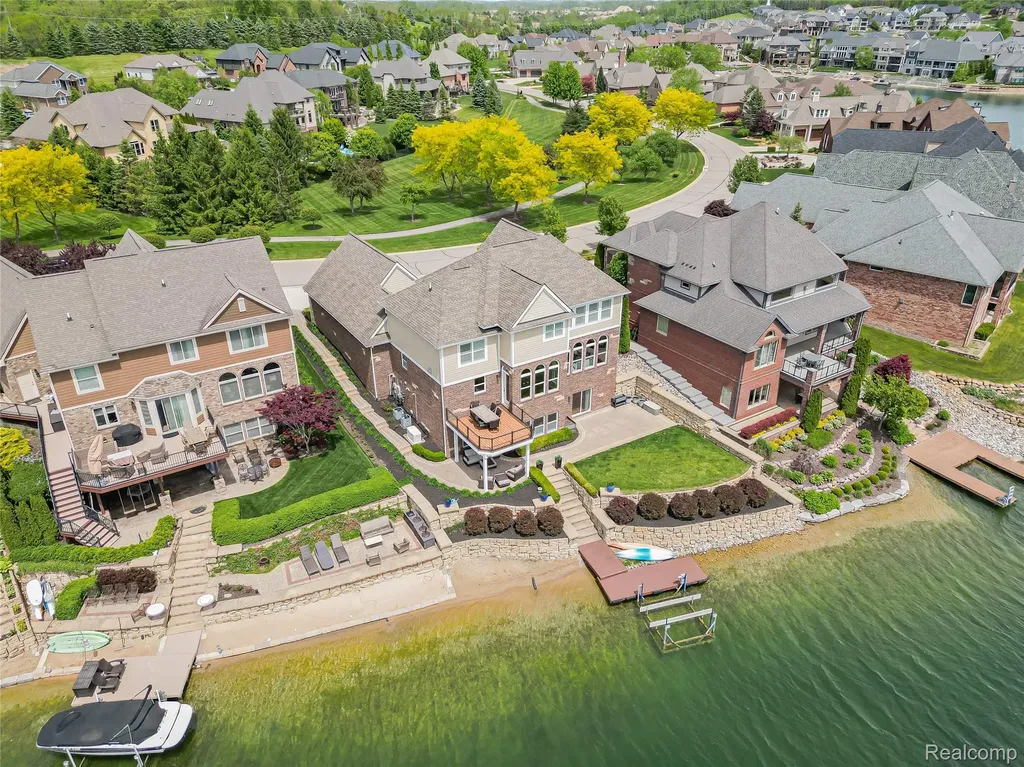 8439 Boulder Shores Drive Green Oak Township MI 48178