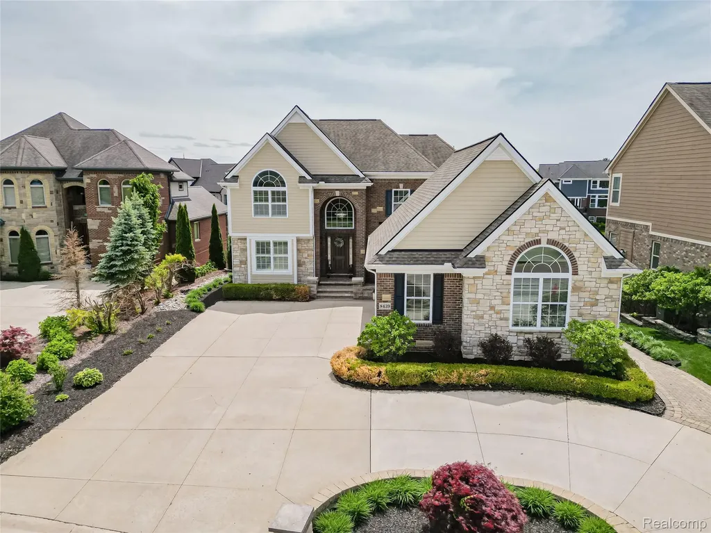 8439 Boulder Shores Drive Green Oak Township MI 48178