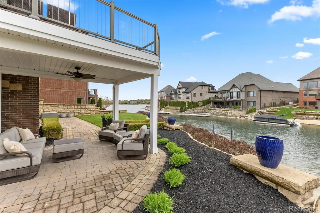 8439 Boulder Shores Drive Green Oak Township MI 48178