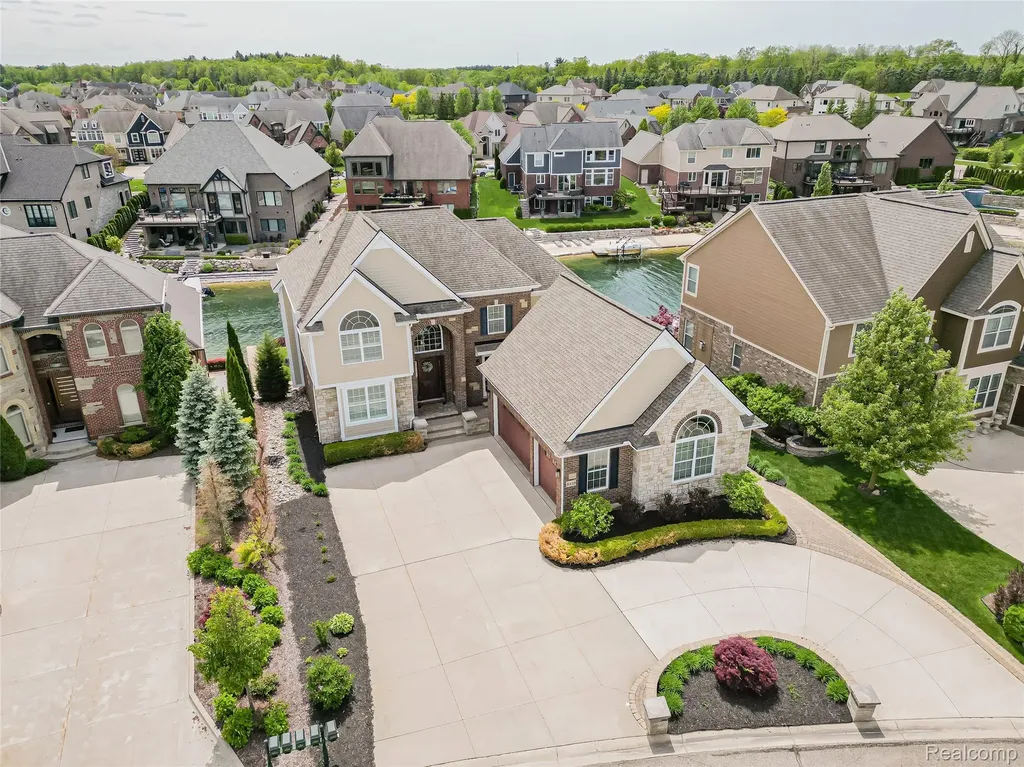 8439 Boulder Shores Drive Green Oak Township MI 48178
