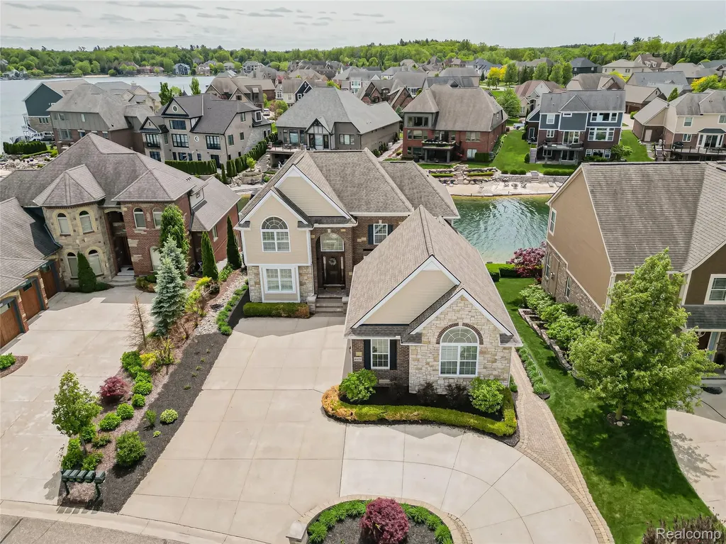8439 Boulder Shores Drive Green Oak Township MI 48178