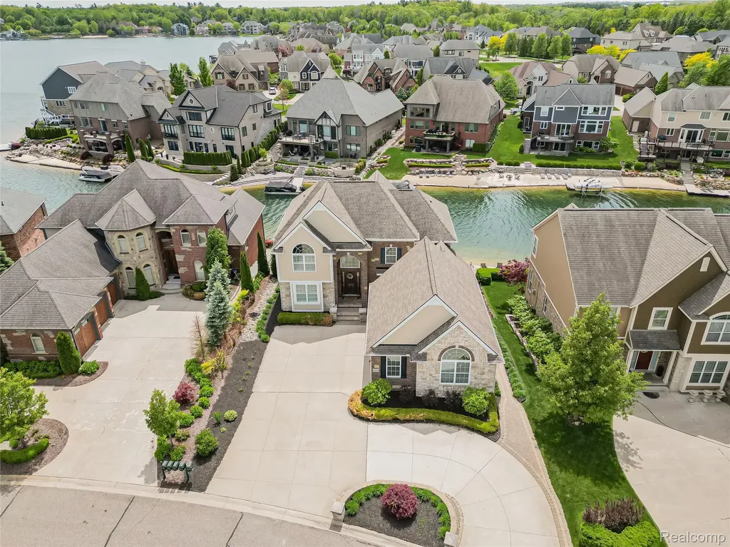8439 Boulder Shores Drive Green Oak Township MI 48178