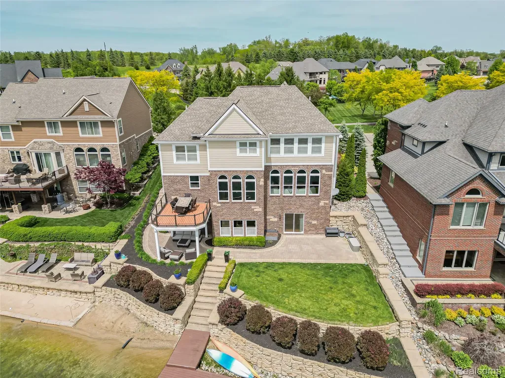 8439 Boulder Shores Drive Green Oak Township MI 48178