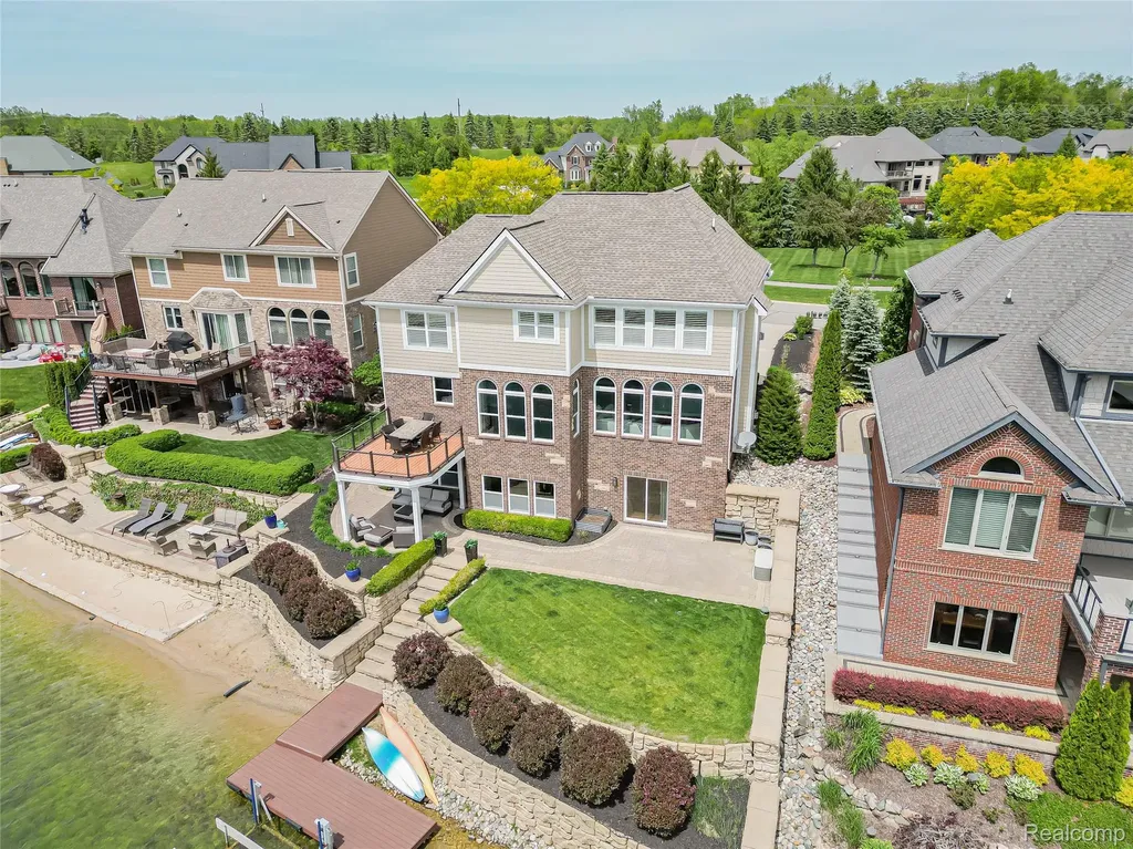 8439 Boulder Shores Drive Green Oak Township MI 48178