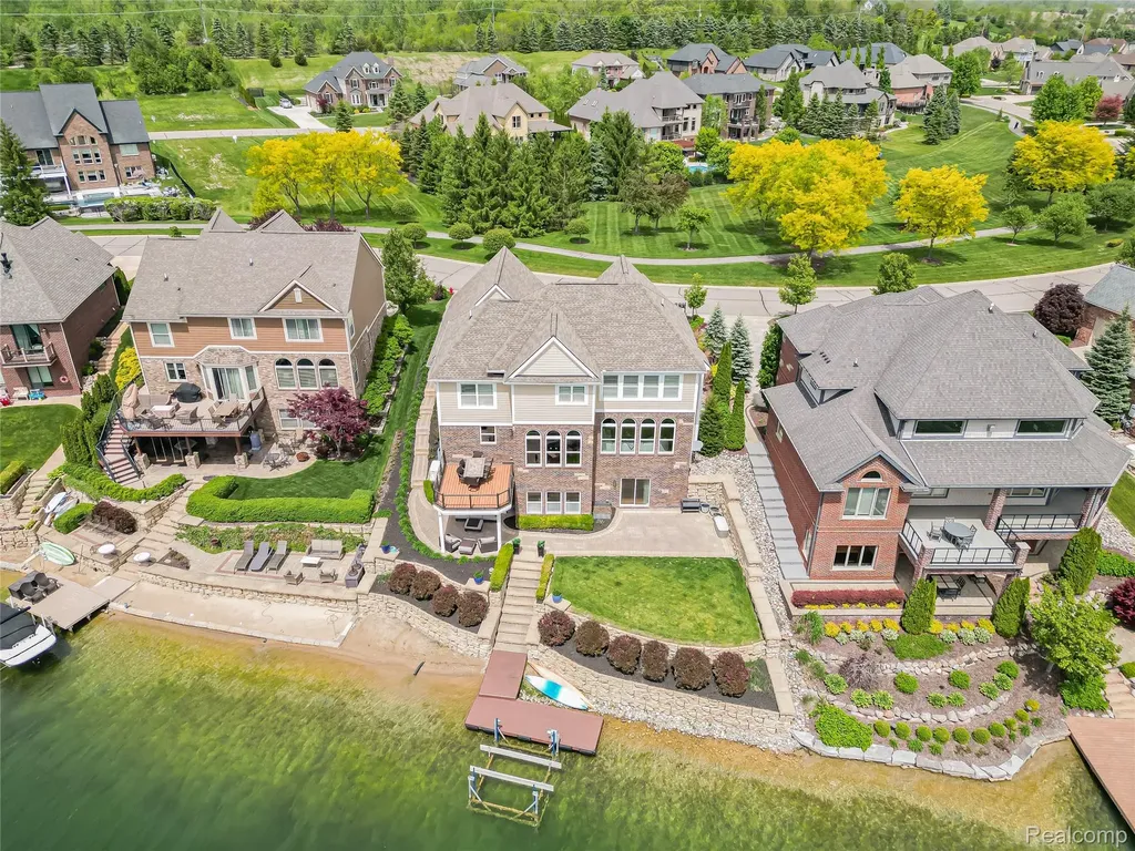 8439 Boulder Shores Drive Green Oak Township MI 48178