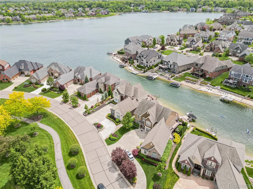 8439 Boulder Shores Drive Green Oak Township MI 48178