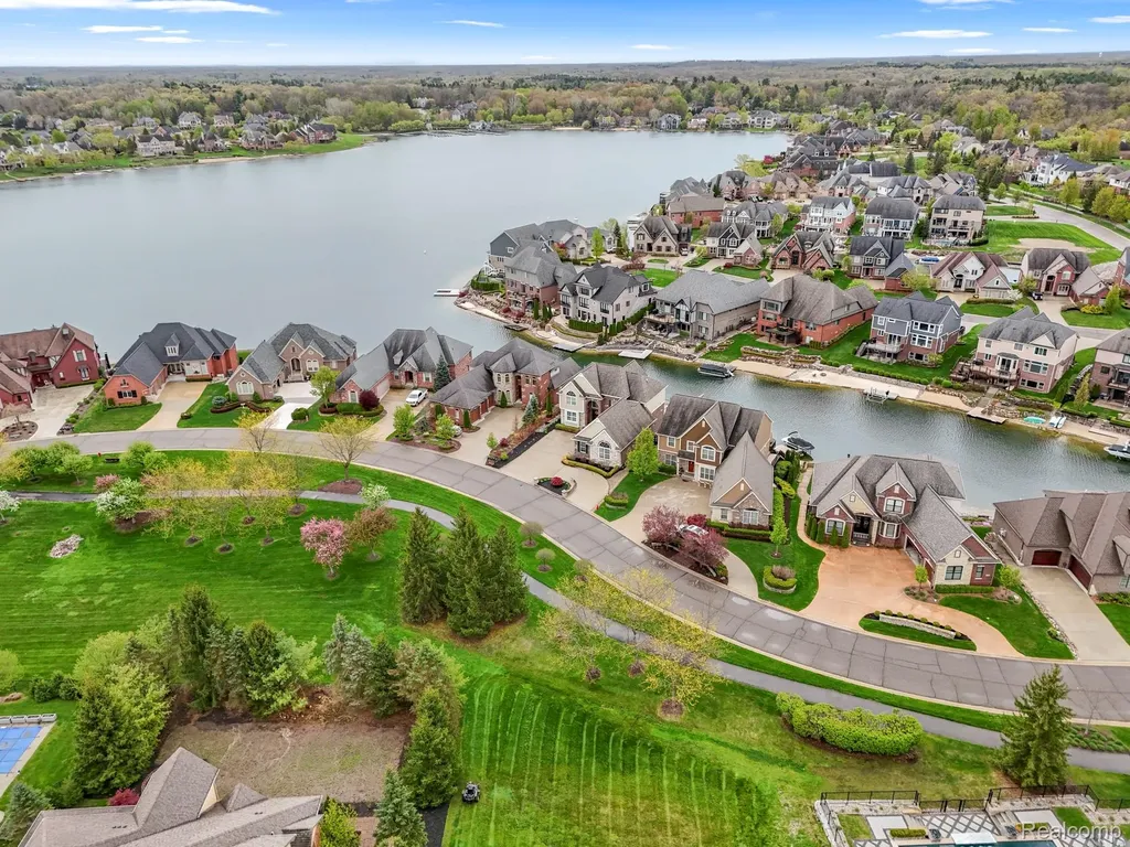 8439 Boulder Shores Drive Green Oak Township MI 48178