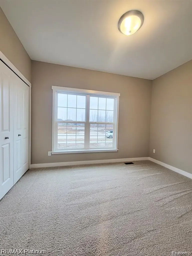 861 Oakwood Circle Fenton City MI 48430