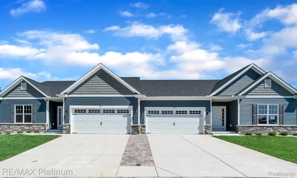 861 Oakwood Circle Fenton City MI 48430
