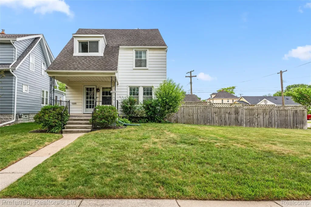 22265 Nowlin Street Dearborn City MI 48124