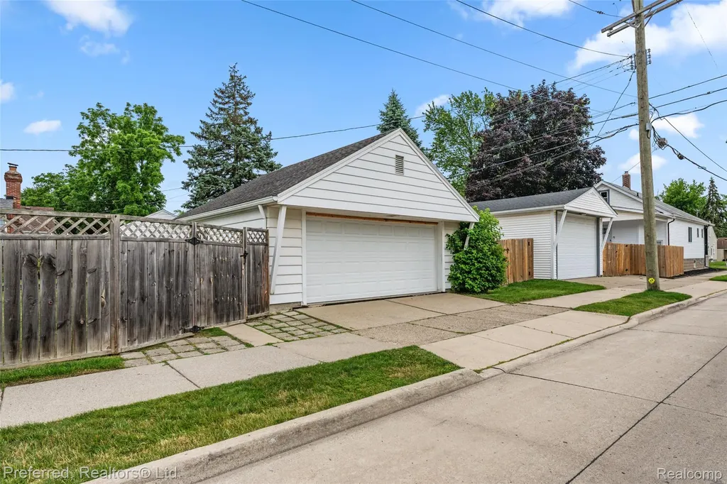 22265 Nowlin Street Dearborn City MI 48124