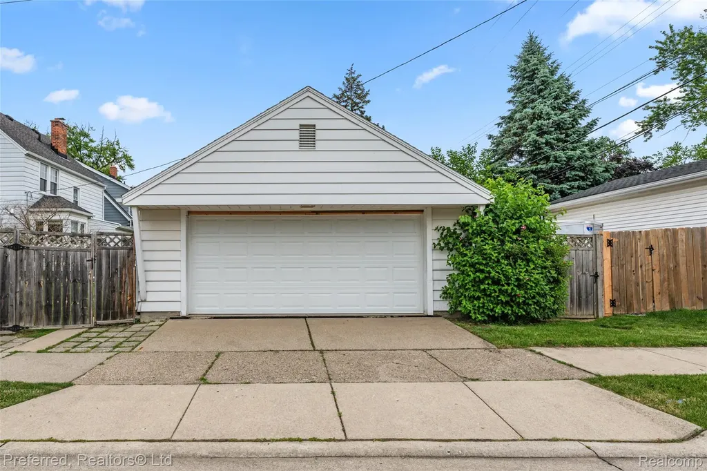 22265 Nowlin Street Dearborn City MI 48124