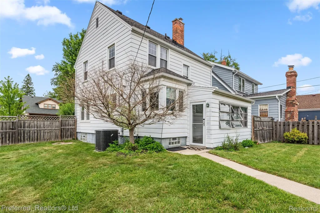22265 Nowlin Street Dearborn City MI 48124