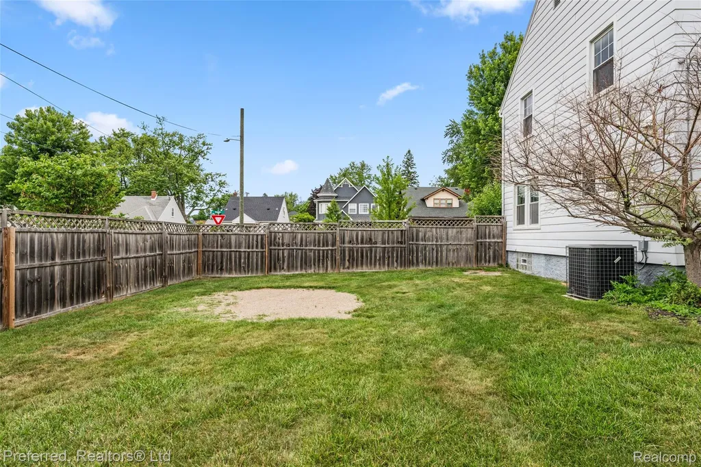 22265 Nowlin Street Dearborn City MI 48124