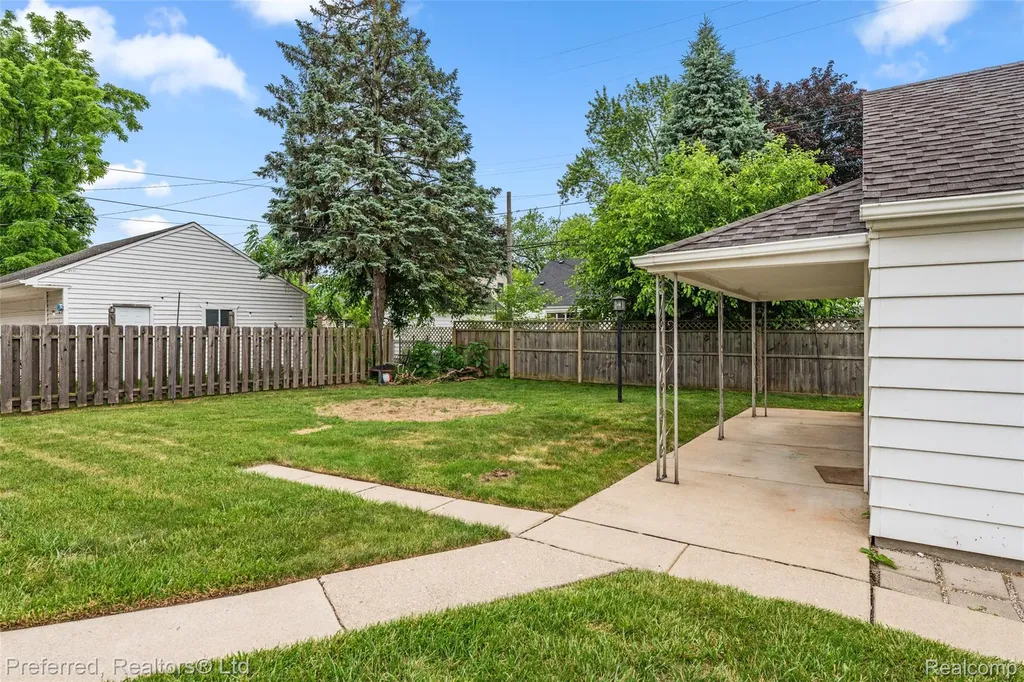 22265 Nowlin Street Dearborn City MI 48124