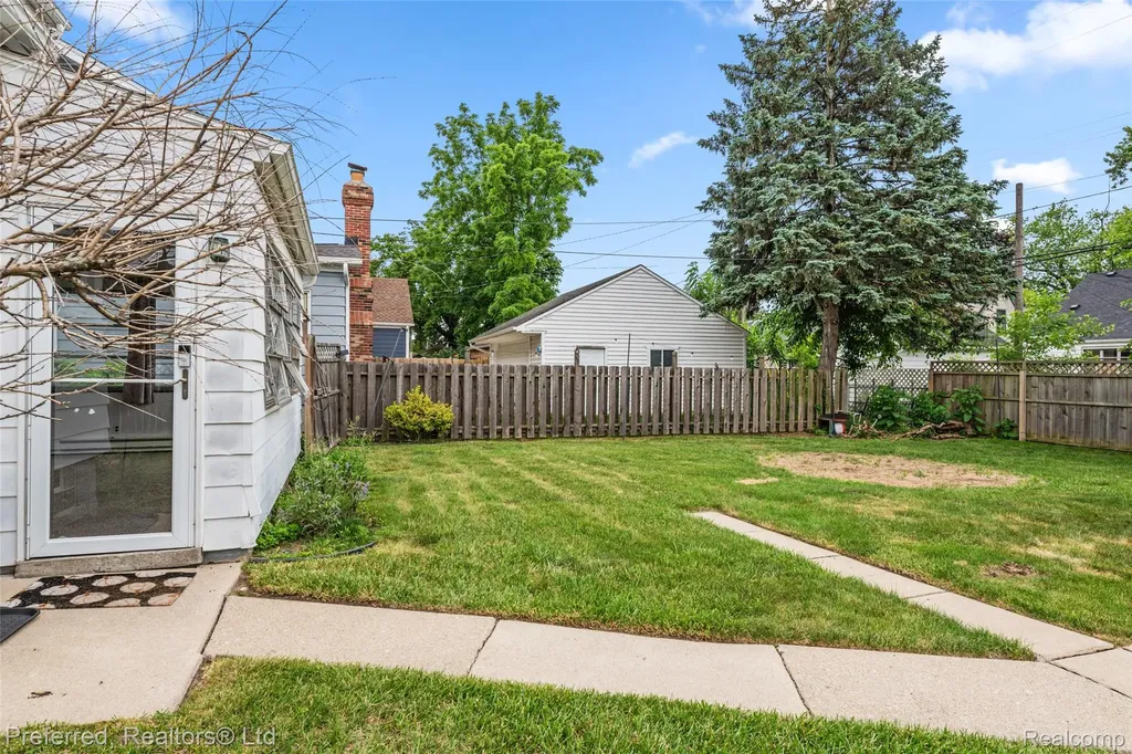 22265 Nowlin Street Dearborn City MI 48124