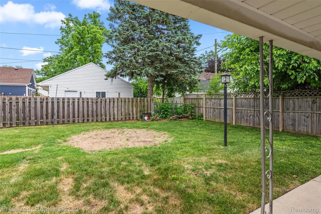 22265 Nowlin Street Dearborn City MI 48124