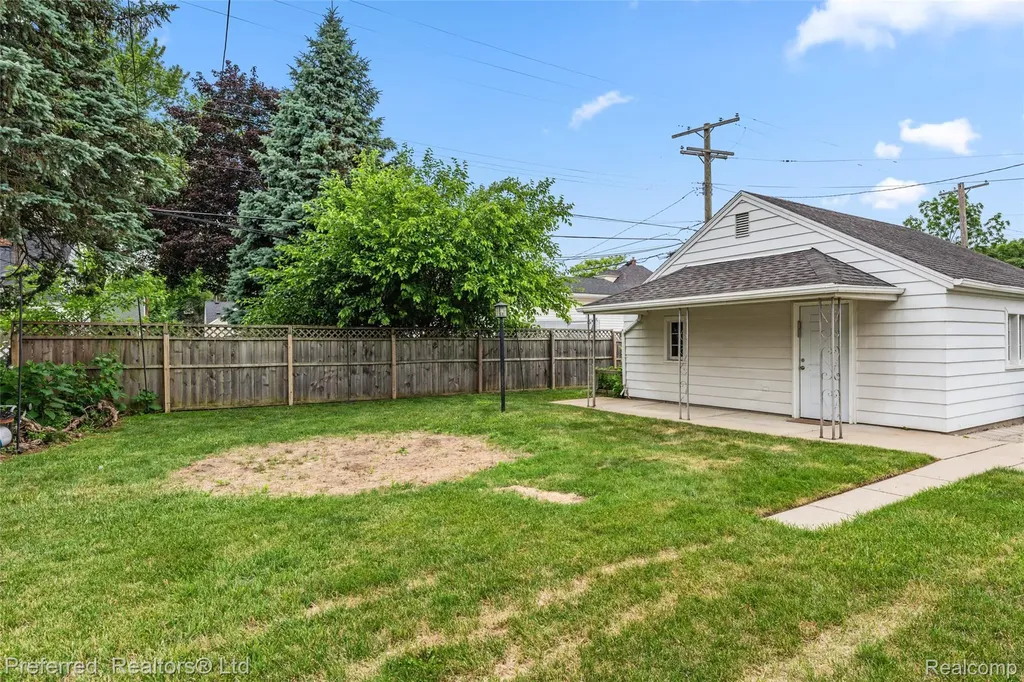 22265 Nowlin Street Dearborn City MI 48124