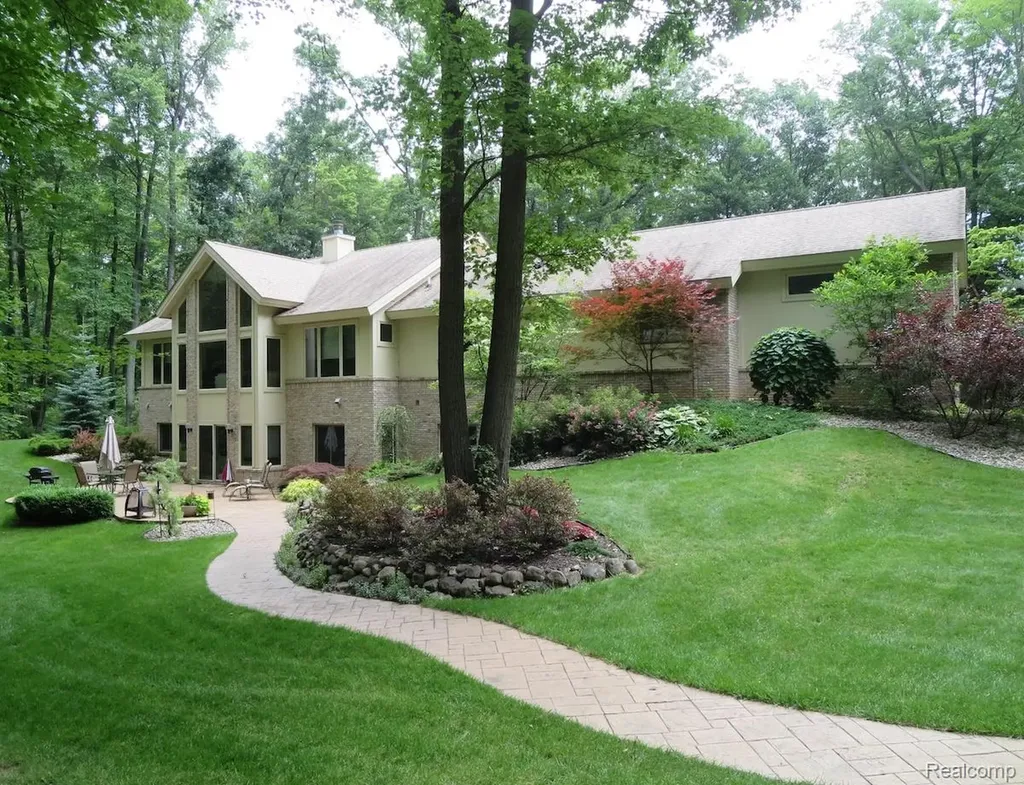 5388 Hartland Road Hartland Township MI 48430