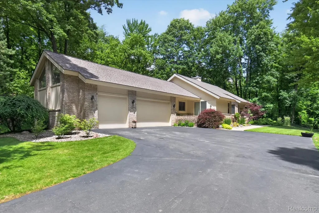 5388 Hartland Road Hartland Township MI 48430