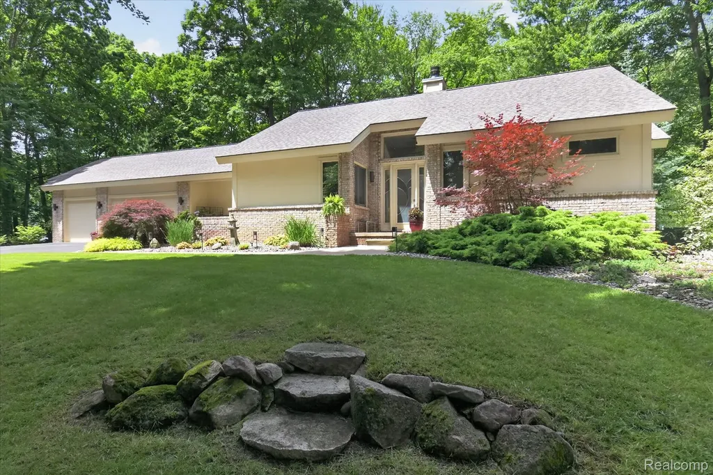 5388 Hartland Road Hartland Township MI 48430
