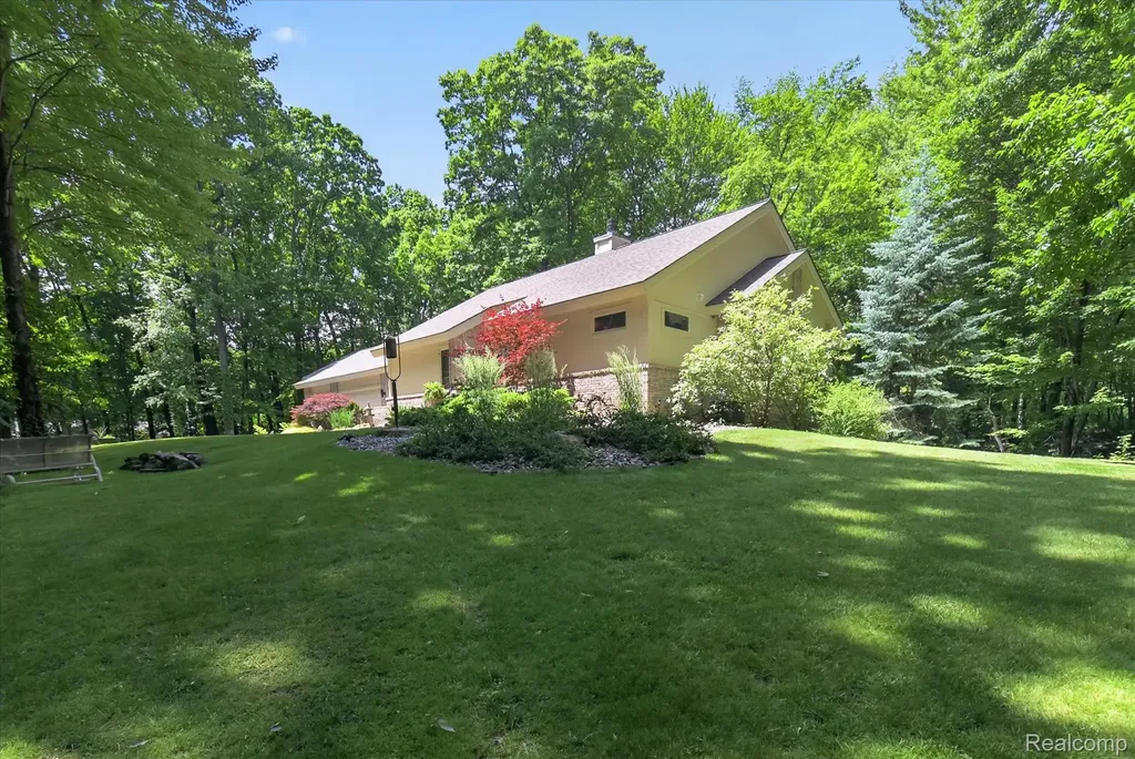 5388 Hartland Road Hartland Township MI 48430