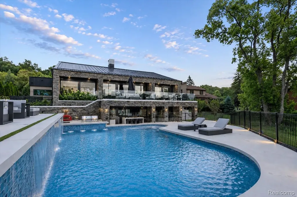 5116 W Bloomfield Lake Road West Bloomfield Charter Township MI 48323