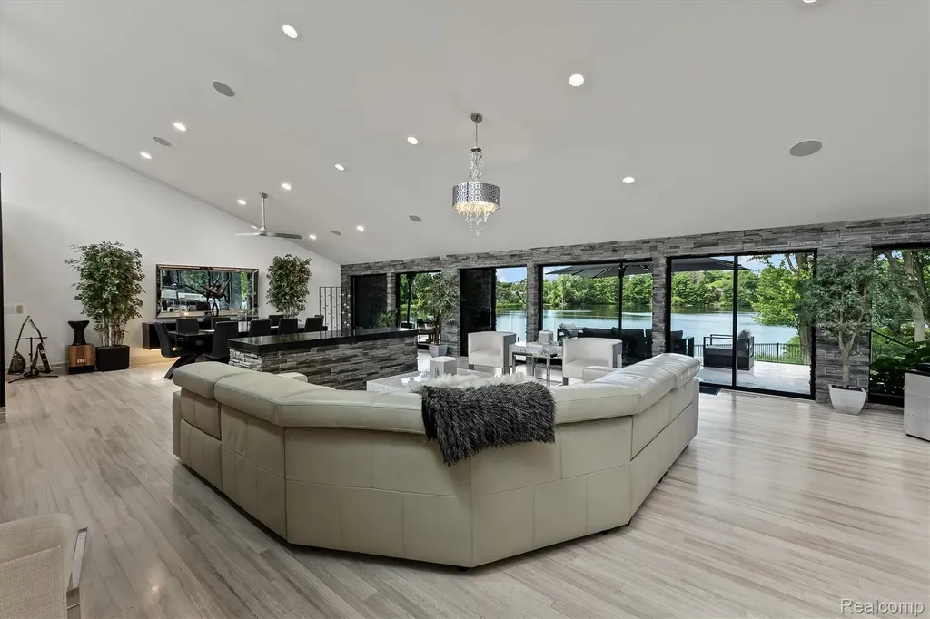 5116 W Bloomfield Lake Road West Bloomfield Charter Township MI 48323